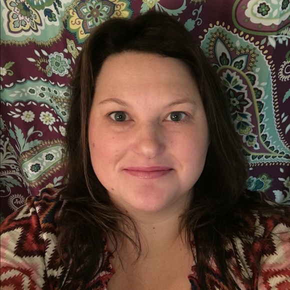 Meet your Posher, Jennifer - Picture 2 of 2